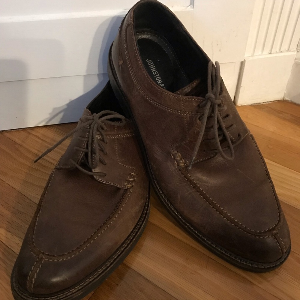 Johnston & Murphy lace up men’s shoes